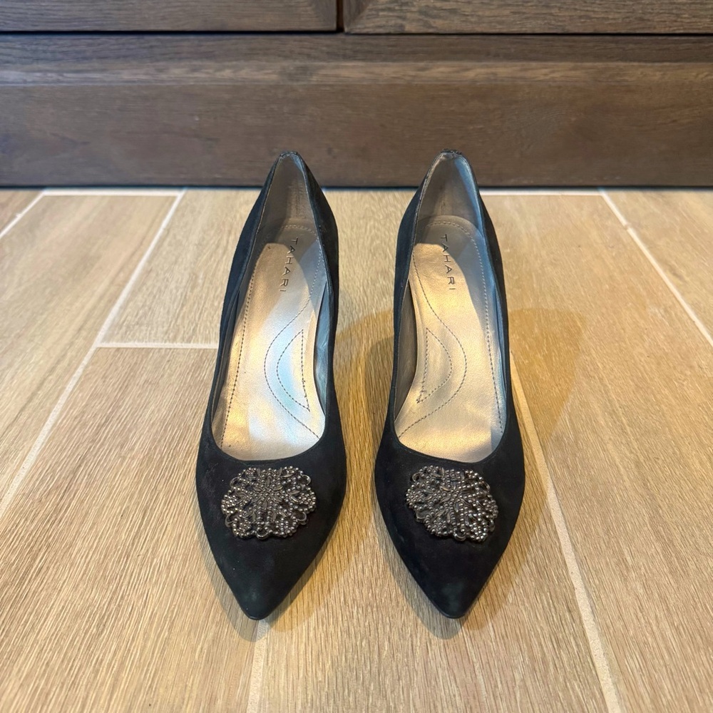 Tahari Elegant Black Heels with Embellishment Pointed Toe